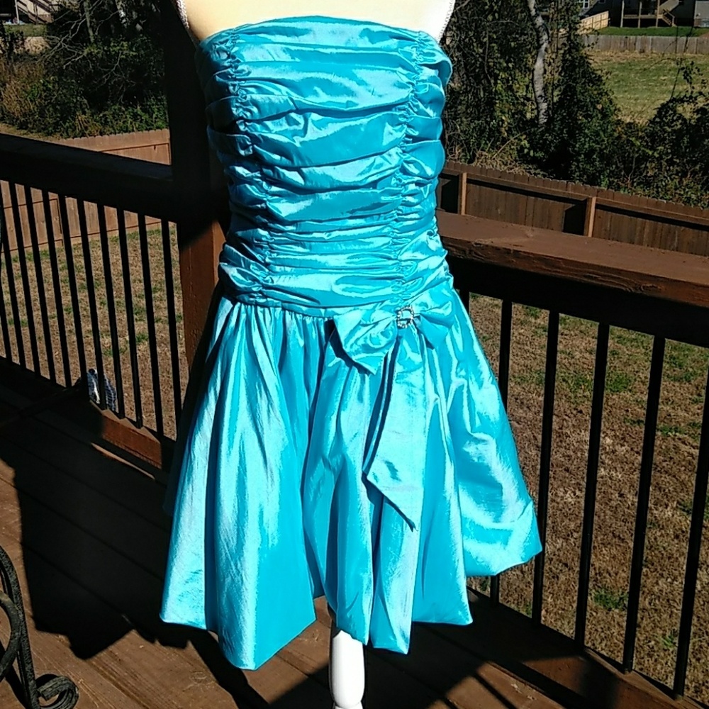 Size Large Milano Formals Strapless Formal Dress
